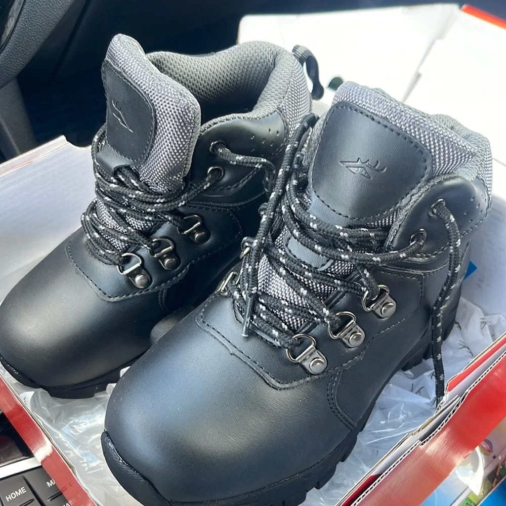 NWOT Deer Stags Black Boots